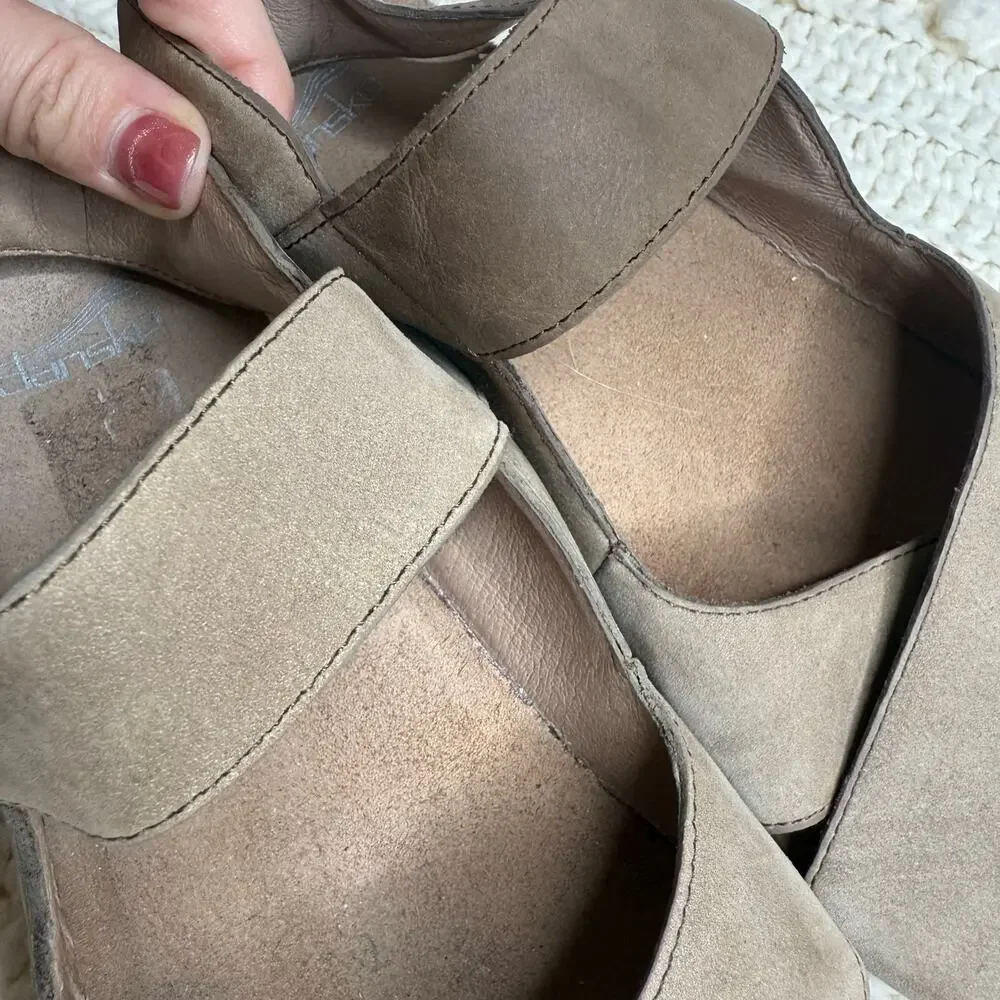 DANSKO Women's 40 US 9.5 10 Sharla Criss Cross Strappy Wedge Sandal Shoes Tan